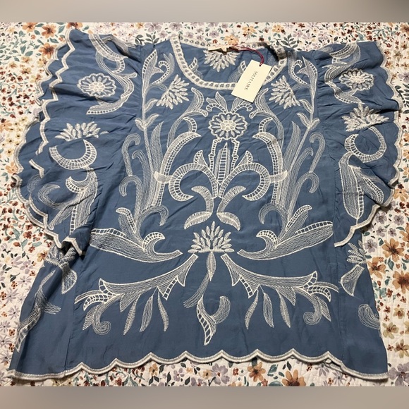 NWT!  Blue and White Embroidered Women's Top - Picture 3 of 8